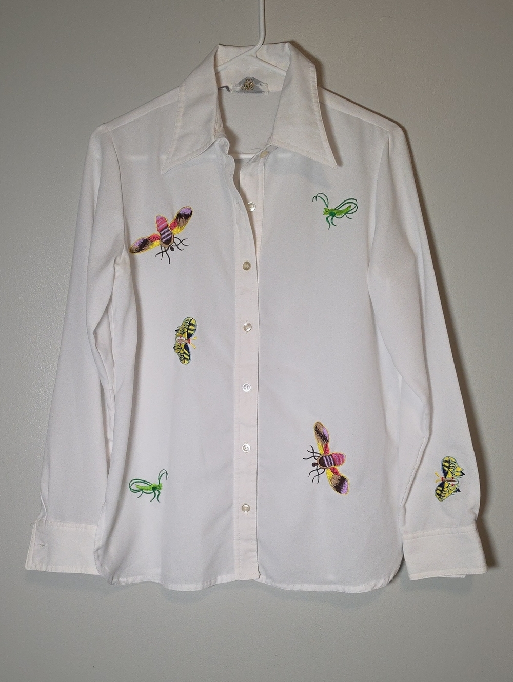 Vintage 1970s White Long-Sleeve Button-Up Shirt with Colorful Insect Embroidery